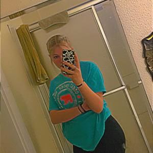 Meet your Posher, Alexis